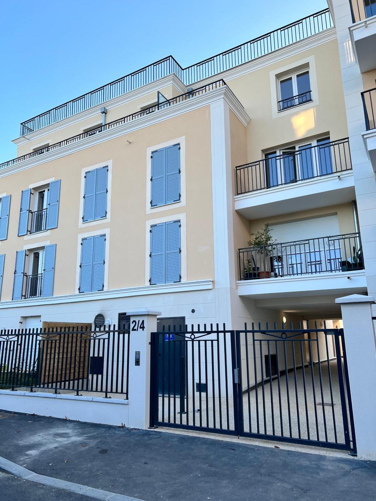 Elegant Appartement Minimaliste Entre Paris Et Disney Noisy-le-Grand Luaran gambar
