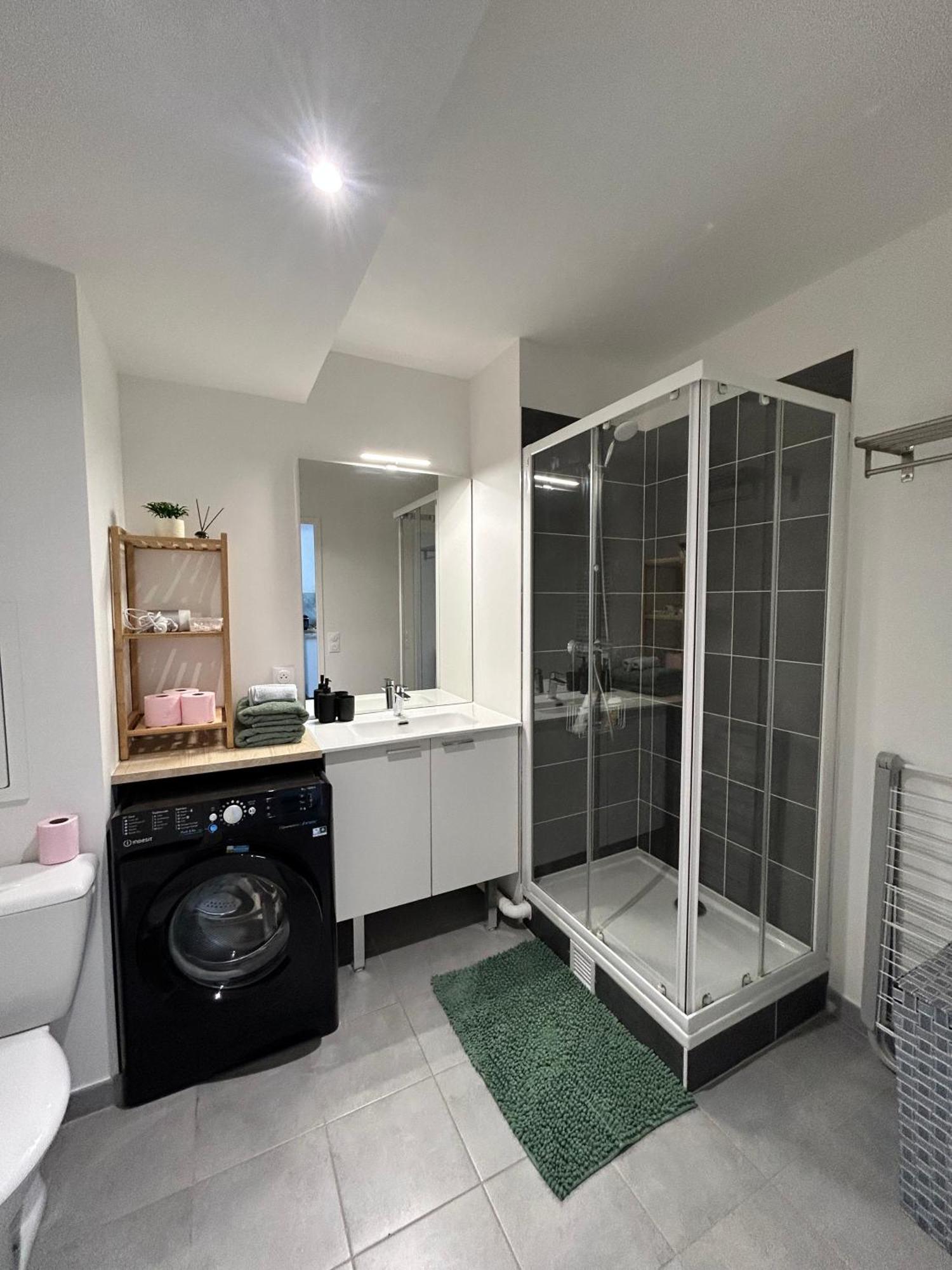 Elegant Appartement Minimaliste Entre Paris Et Disney Noisy-le-Grand Luaran gambar